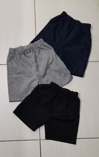 Lot de 3 shorts 5 ans
Très bon état 
Le lot