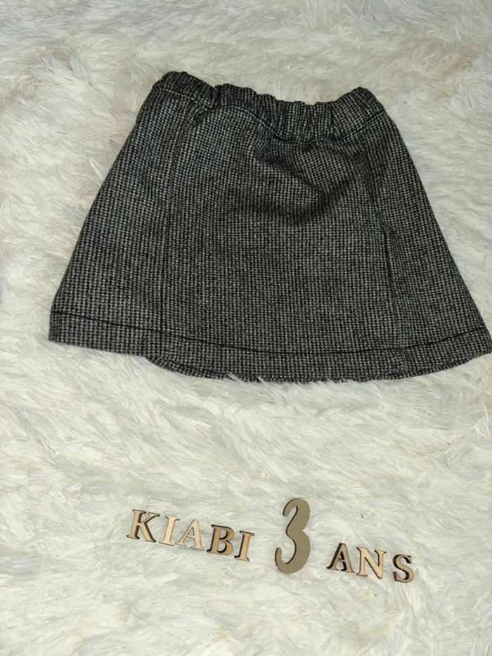 Jupe grise - photo numéro 3