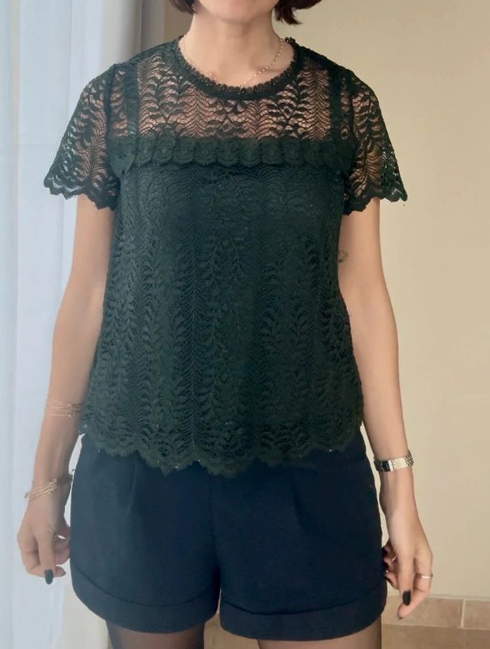 Top Kookaï en dentelle vert taille 36 très bon état - photo numéro 2