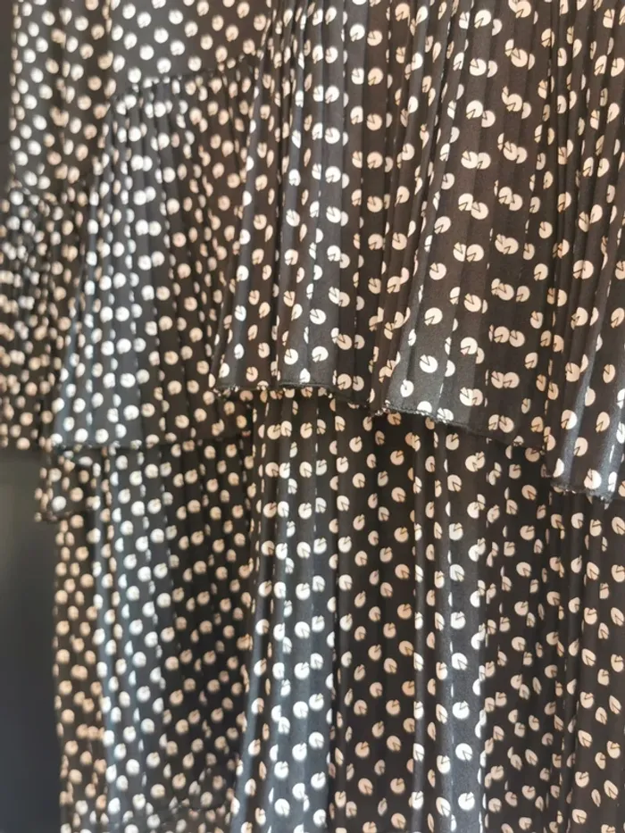 Robes noir à motifs, multi découpes. - photo numéro 8