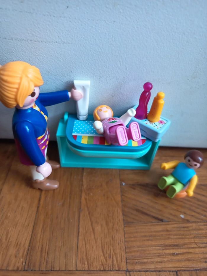 Maman avec bébé et table à langer playmobil - photo numéro 2