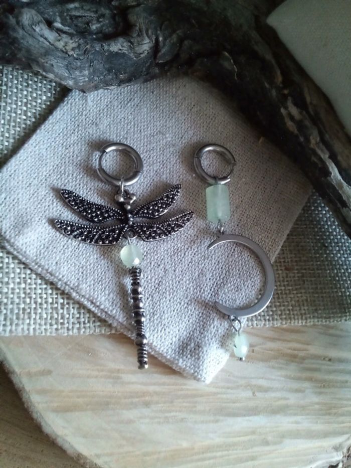 Boucles d'oreille asymétriques pierres de jade