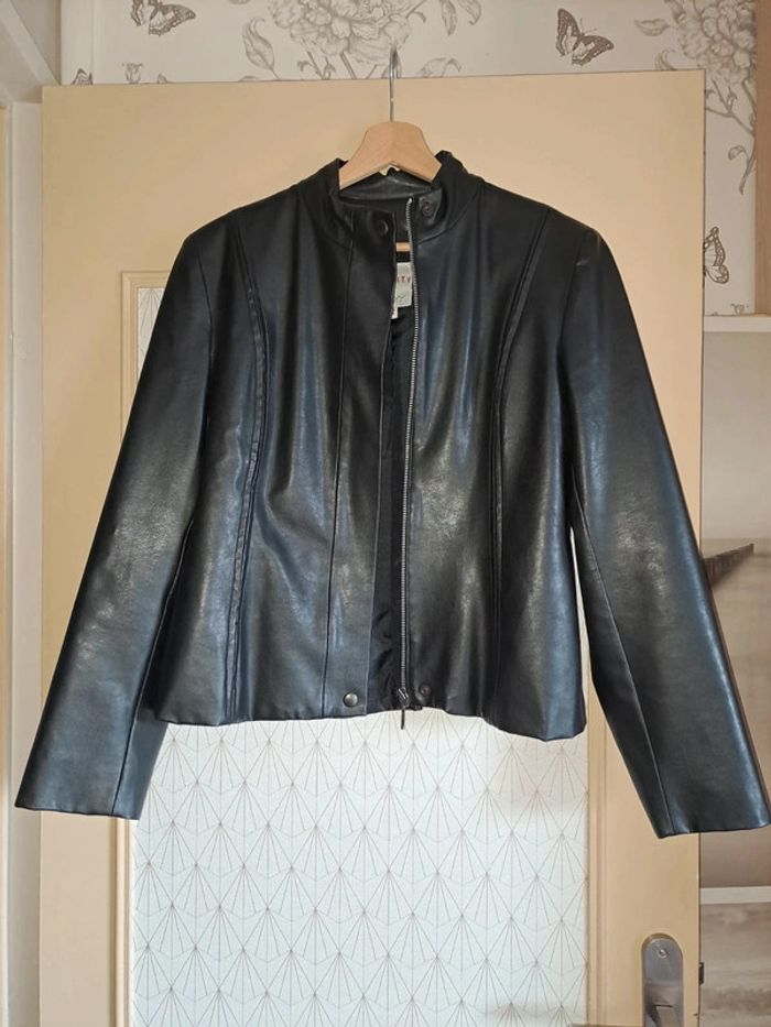 Superbe veste cintrée simili noir femme jamais portée T2 La city magnifique
