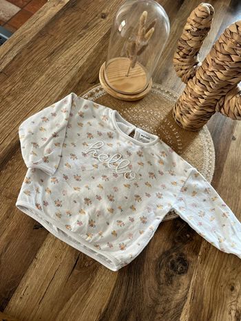 Sweat fleuri