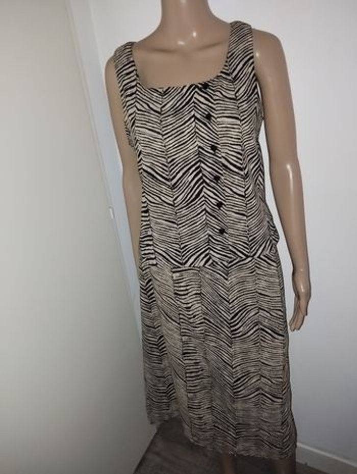 Ensemble affinités Armand Thiery
Jupe taille 44
Haut taille 3 - photo numéro 2