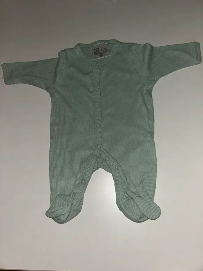 Lot pyjamas bodys naissance neuf jamais portés