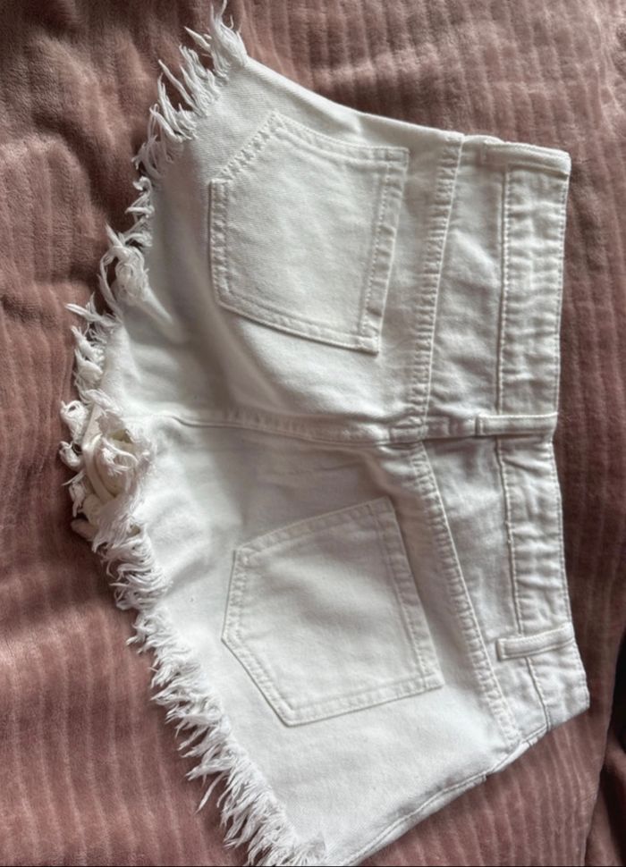 👖 Short Blanc SHEIN Taille M – Neuf, Tendance & Parfait pour l’Été ! - photo numéro 3