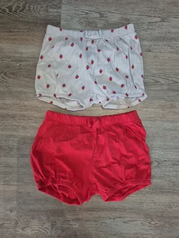 Lot 2 shorts rouge et blanc avec fraises