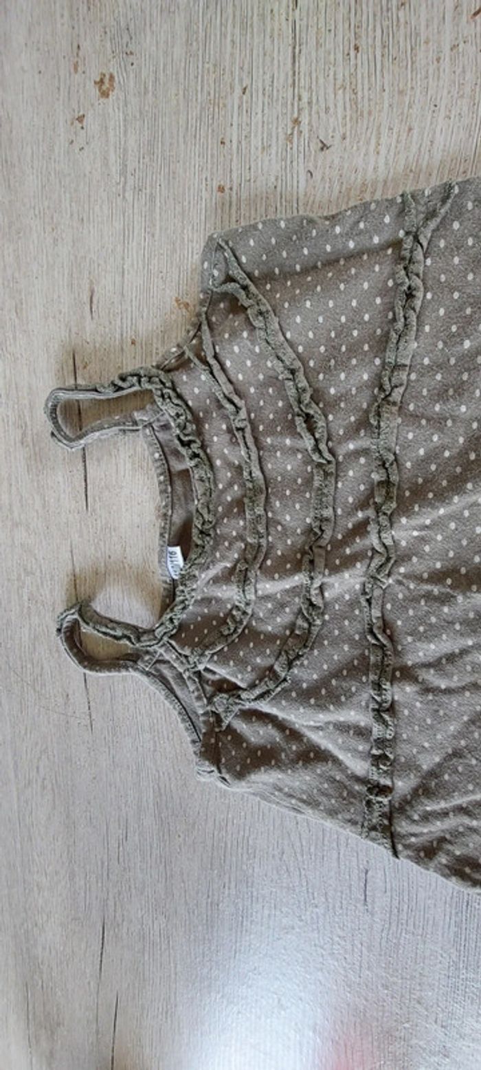 Robe courte kaki à bretelles, taille 5/6 ans, peu mise - photo numéro 4