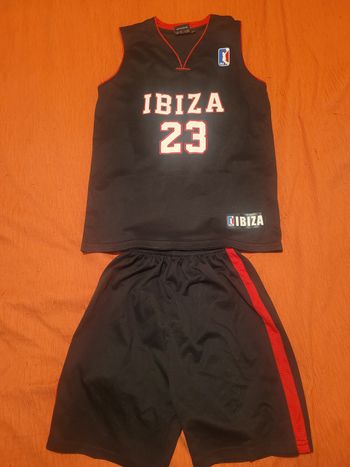 Ensemble short et t-shirt  basket 14 ans