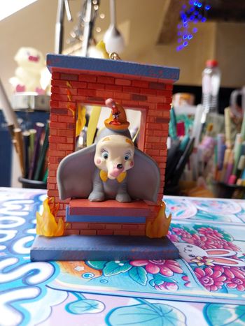 Ornement de Noël Disney cassée