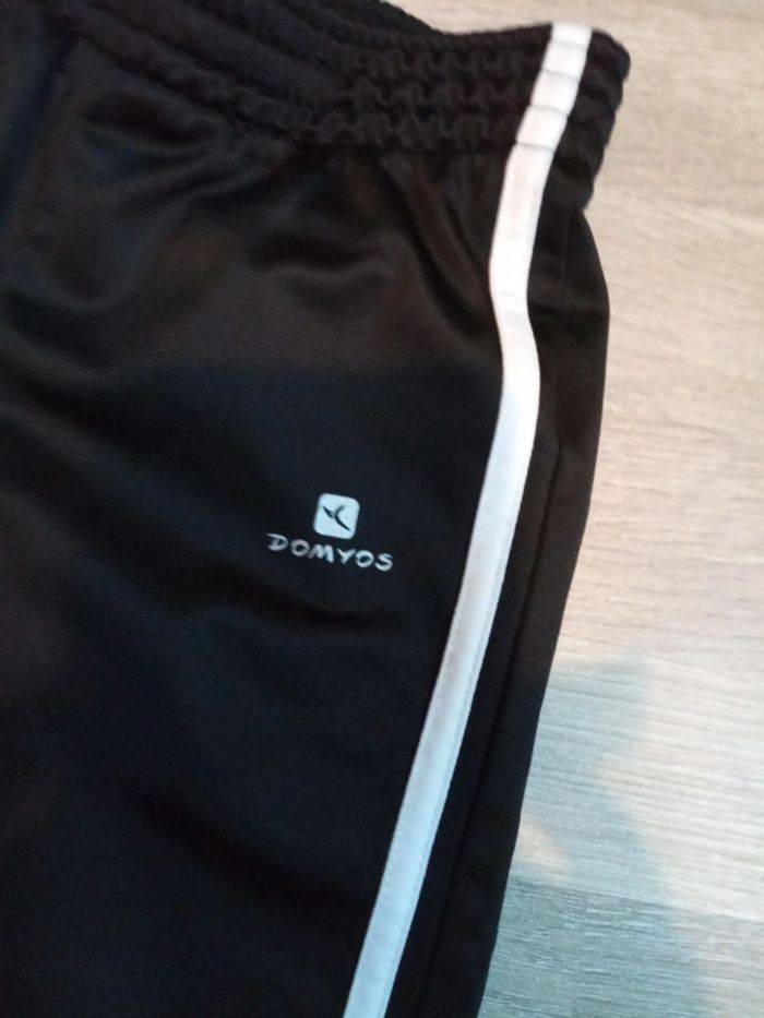 Pantalon jogging Domyos 6 ans très bon état - photo numéro 2