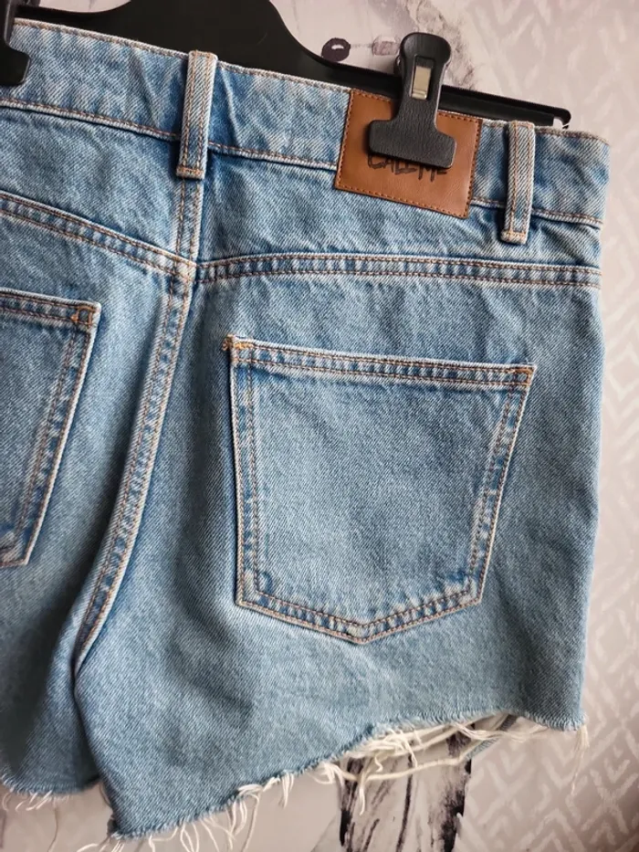 Short en jean destroy - photo numéro 5