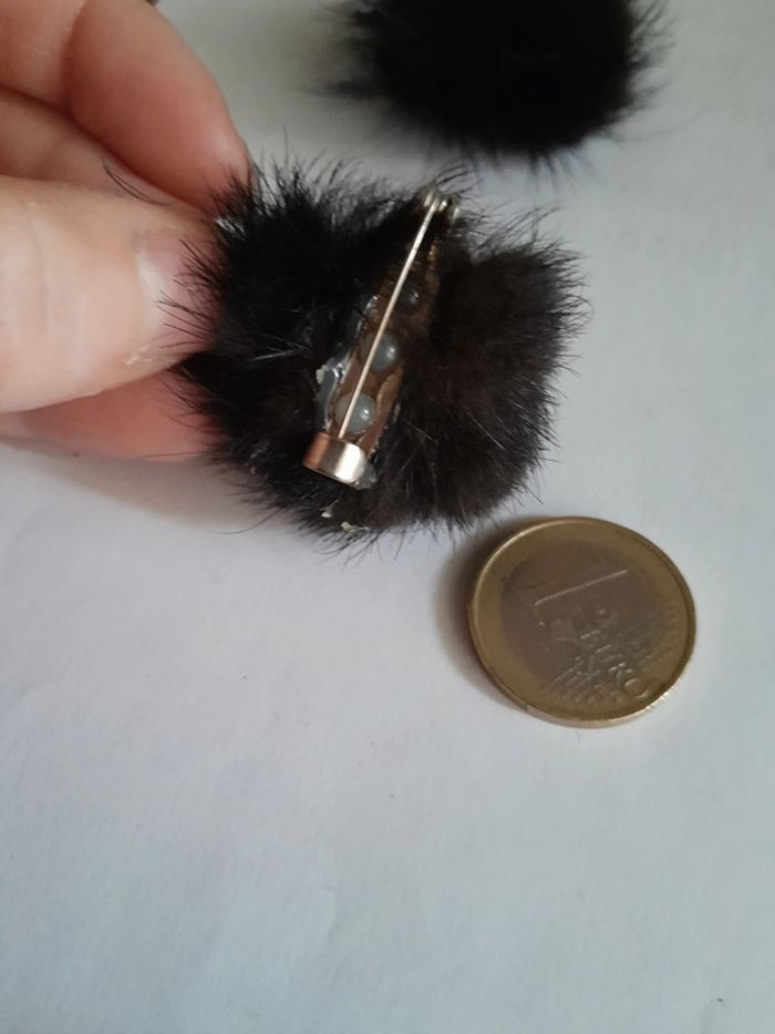 Magnifique duo de broches pompons anciennes - photo numéro 4