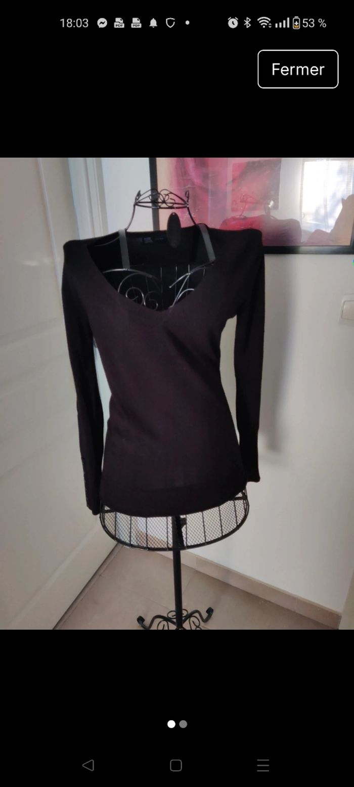 Pull en v noir - photo numéro 3