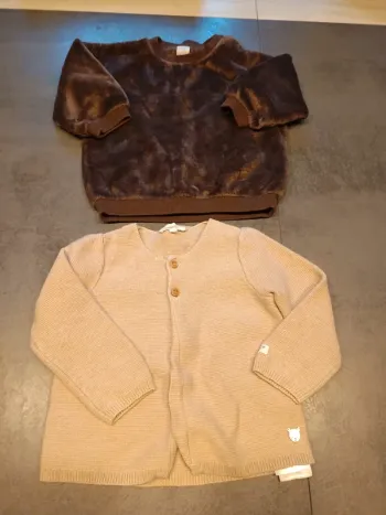 Vends pull et Gillet épais bébé garçon 12 mois.