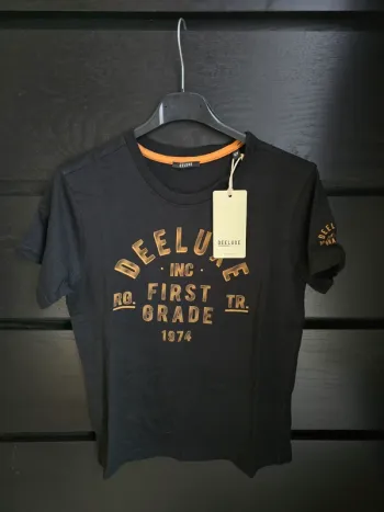 Tee-shirt noire Deeluxe