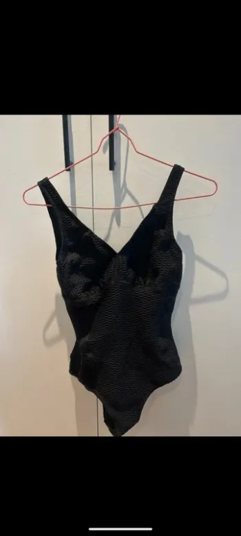 Maillot de bain noir gainant