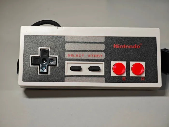 Console Nintendo Mini Nes / Une manette/ 30 jeux / Boîte / Comme neuf - photo numéro 5