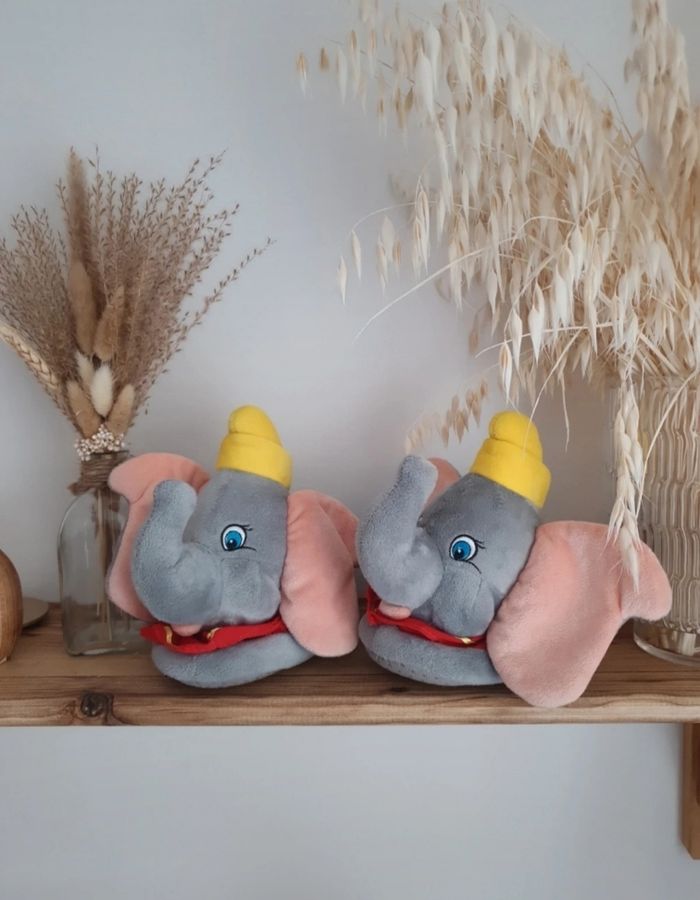Chaussons dumbo/disney taille 29