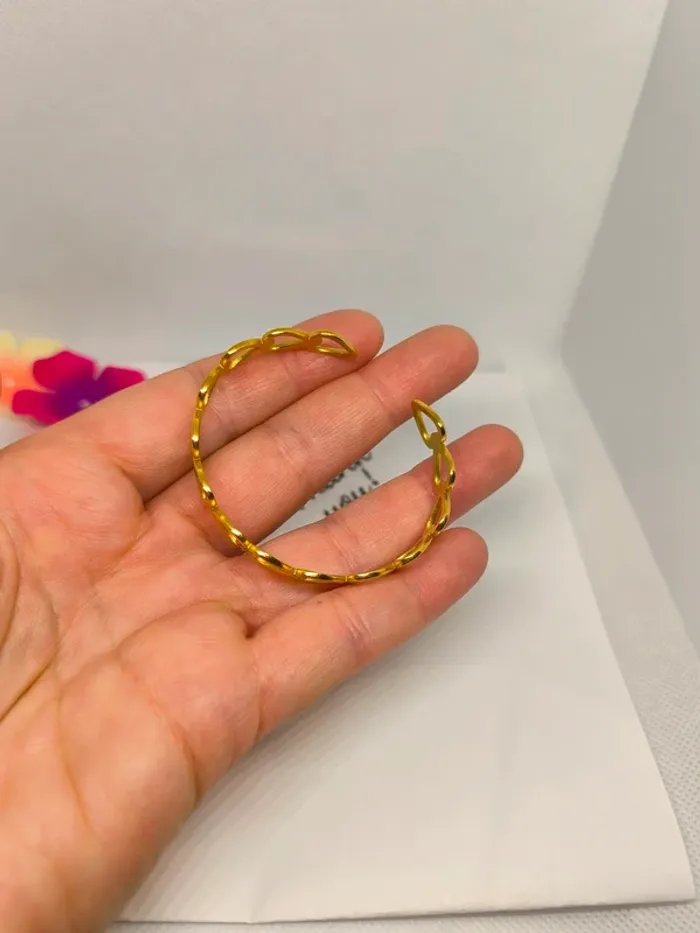 Bracelet manchette doré avec cœurs - photo numéro 4