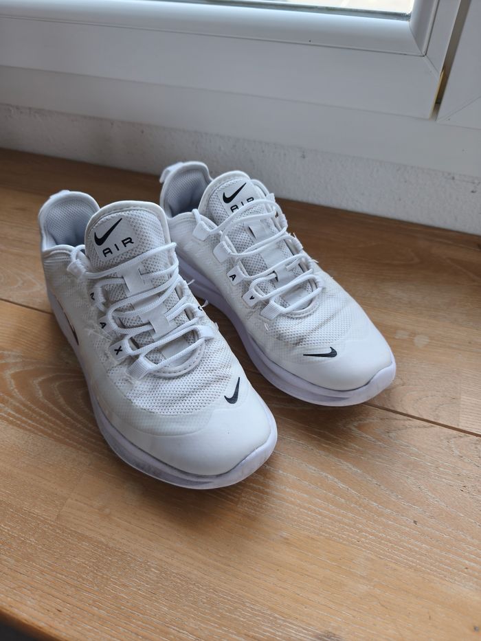 Basket peut porter.
Nike W Air Max Axis GS (AH5222-100)