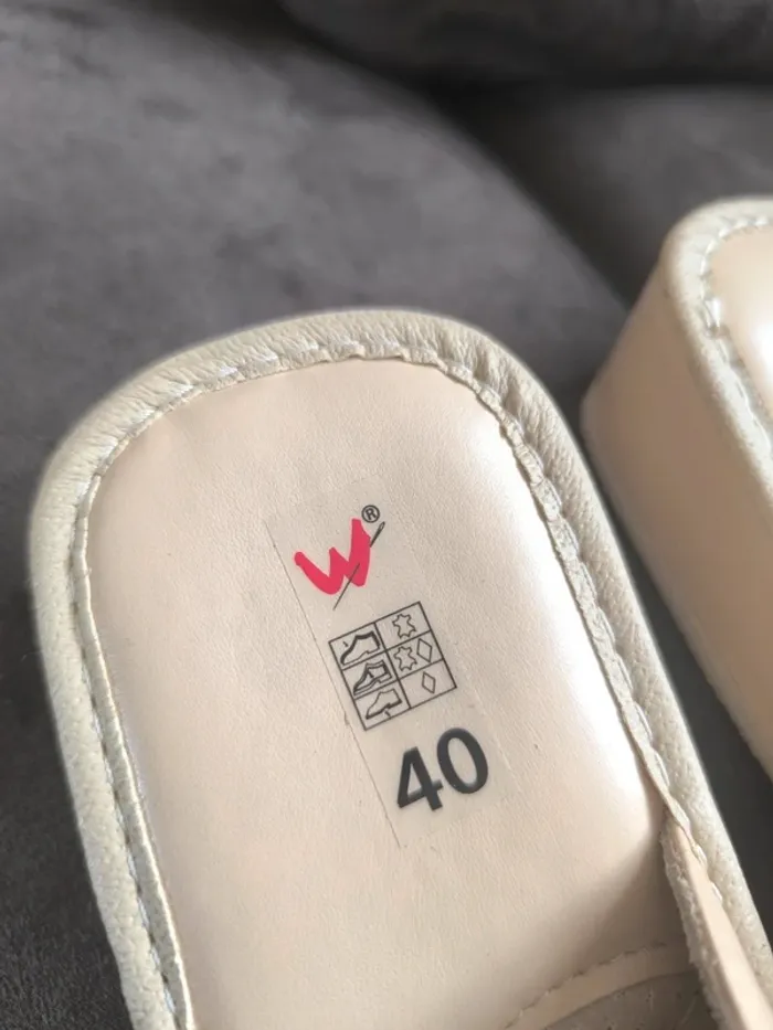 Jolies pantoufles en cuir beige - photo numéro 11