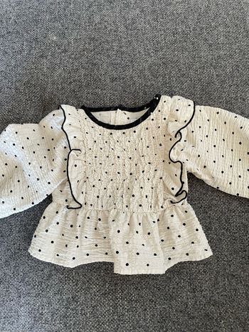 Blouse écru à petits pois noirs