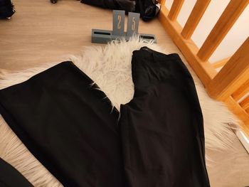 Pantalon noir tailleur bas évasé