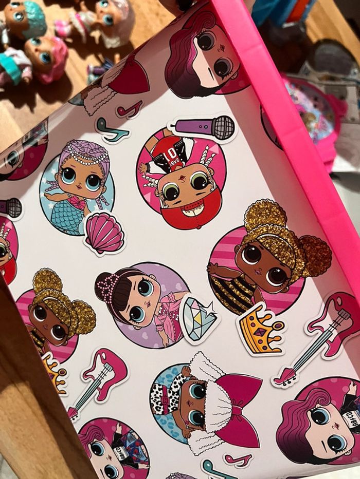 Lot de 17 poupées LOL surprise et nombreux accessoires vendus dans une boîte de rangement lol - photo numéro 4