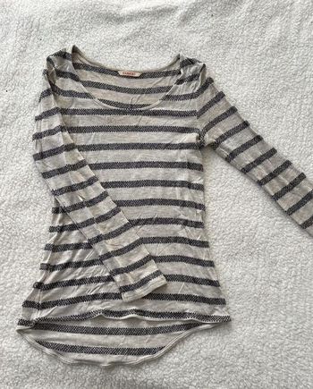 Pull fin t-shirt manches longues beige taupe rayures horizontales bleues col rond