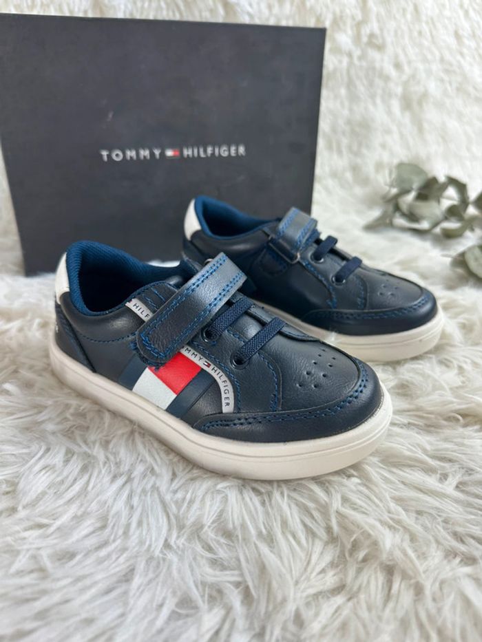 Paire de basket Tommy Hilfiger taille 25 - photo numéro 2