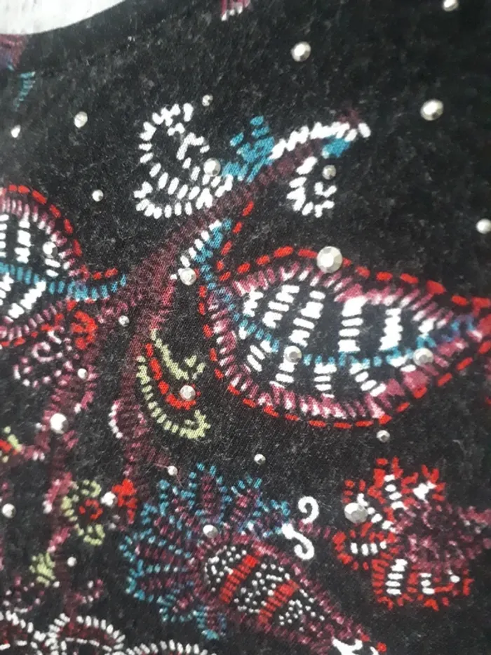 Jolie blouse à sequins - photo numéro 2