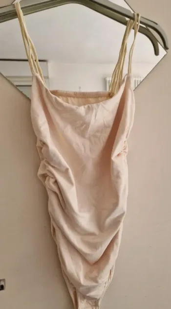 Body à fines brides à ruchés unicolore beige taille M