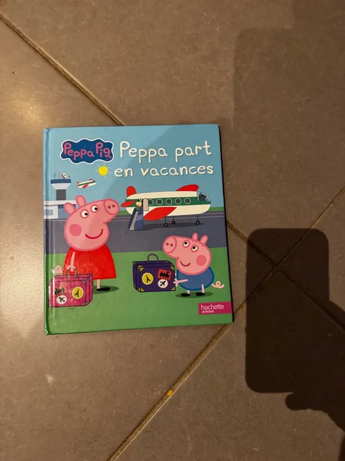 Livre / Album - Peppa Pig - Peppa part en vacances - Hachette Jeunesse - Bon état