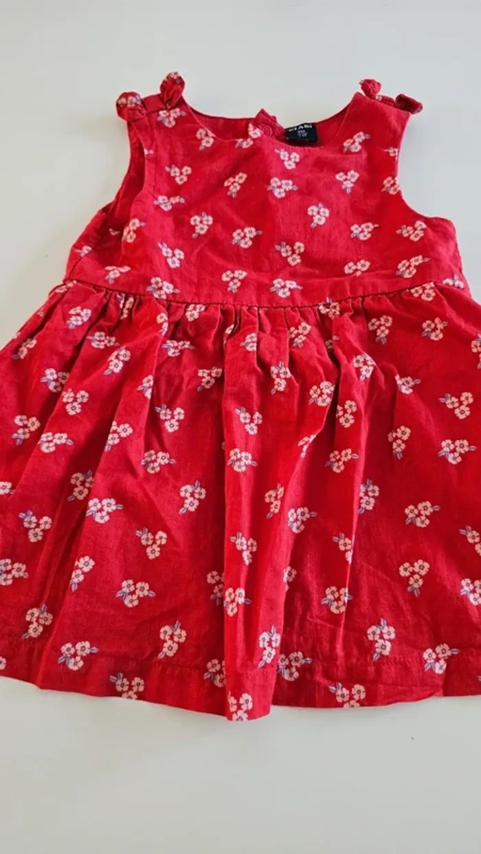 Robe rouge fleurie kiabi 9 mois - photo numéro 2