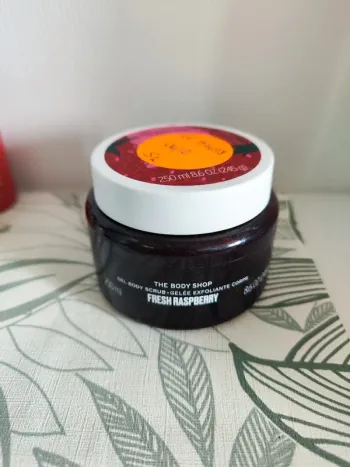 The body shop gelée exfoliante corps framboise fraîche 250ml valeur 18€