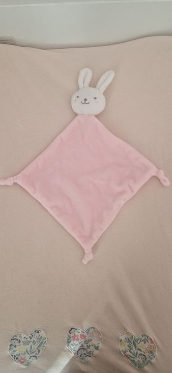 Doudou lapin rose et blanc Mes Petis Cailloux