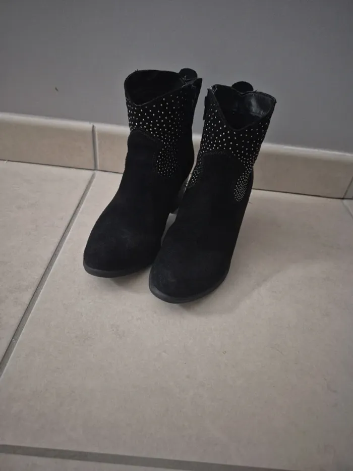Bottines en daim texto
