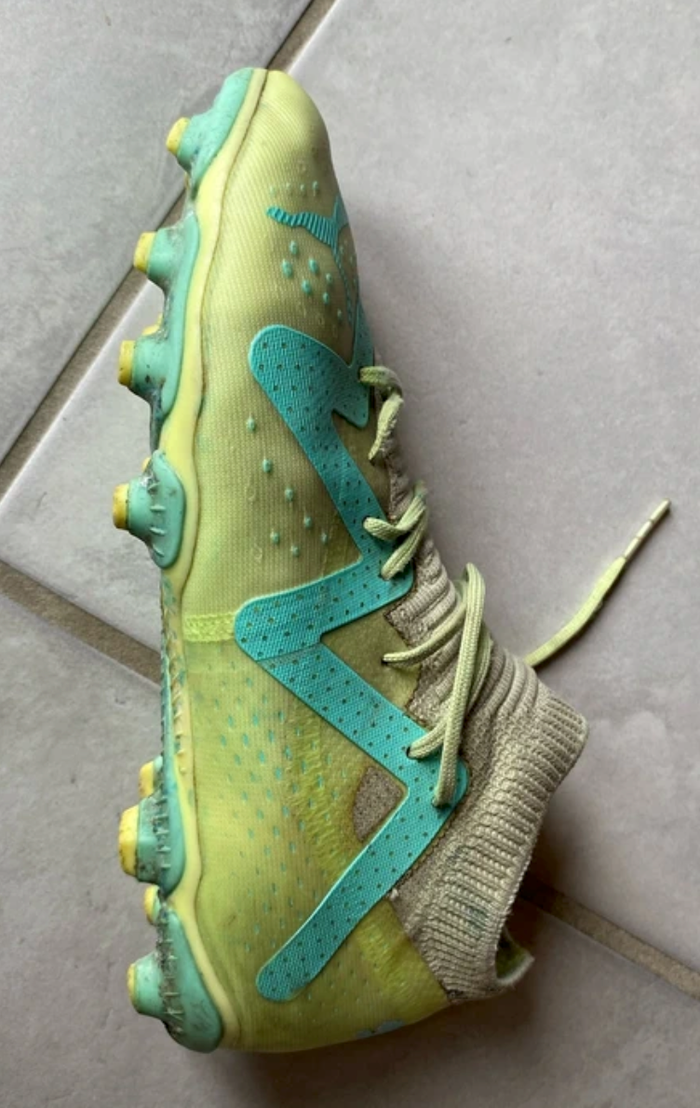 Chaussures de foot taille 35,5 - photo numéro 3