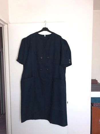 Robe tailleur chic bleu marine