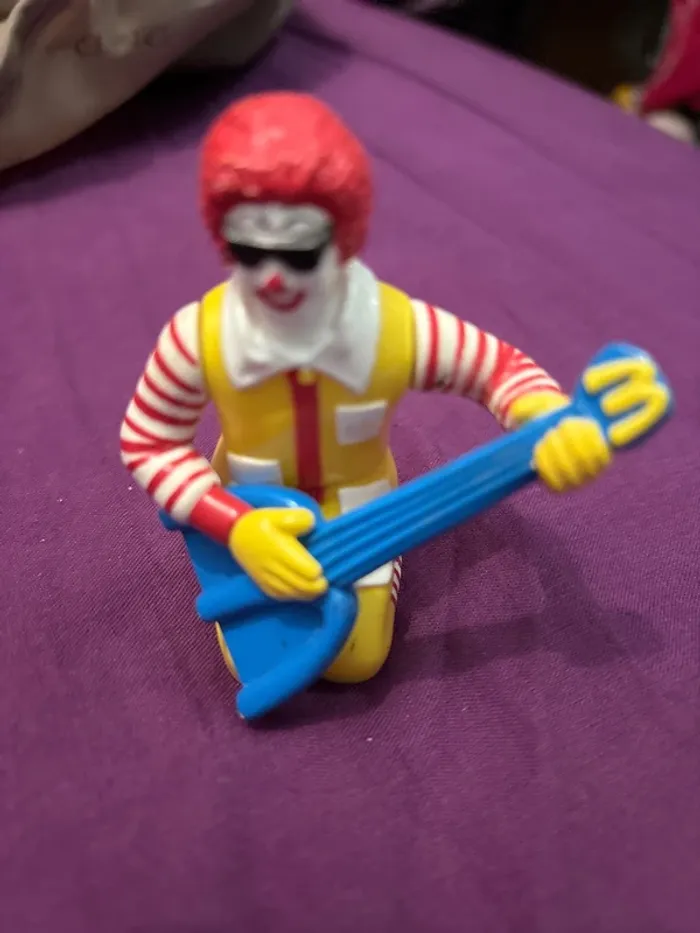 Figurine Ronald guitare