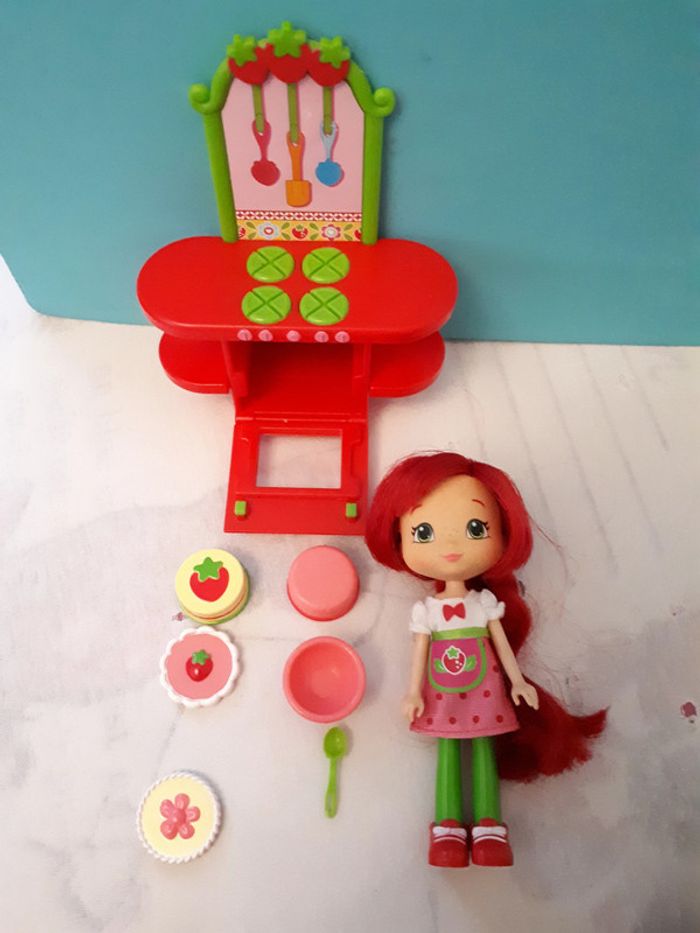 Poupée Charlotte aux fraises et son fraisie café - photo numéro 3