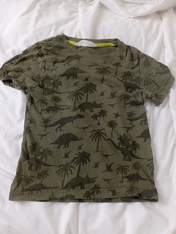 Tee shirt manches courtes kaki dinausore H&M 4/6 ans 2€