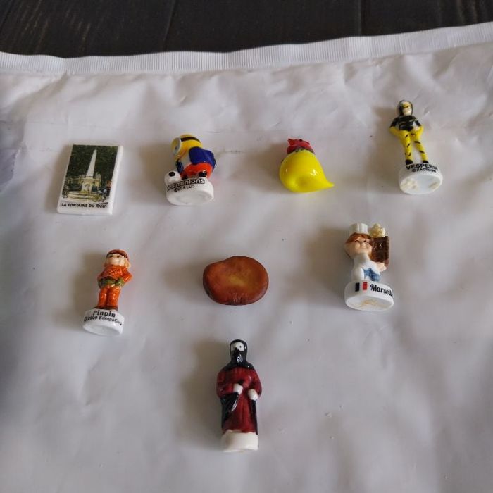 8 fèves lot No 4 à 3 euros