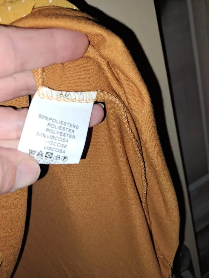 Blouse doublée femme jaune pois blanc tbe porté 1 fois étiquette coupée 50/52 - photo numéro 4