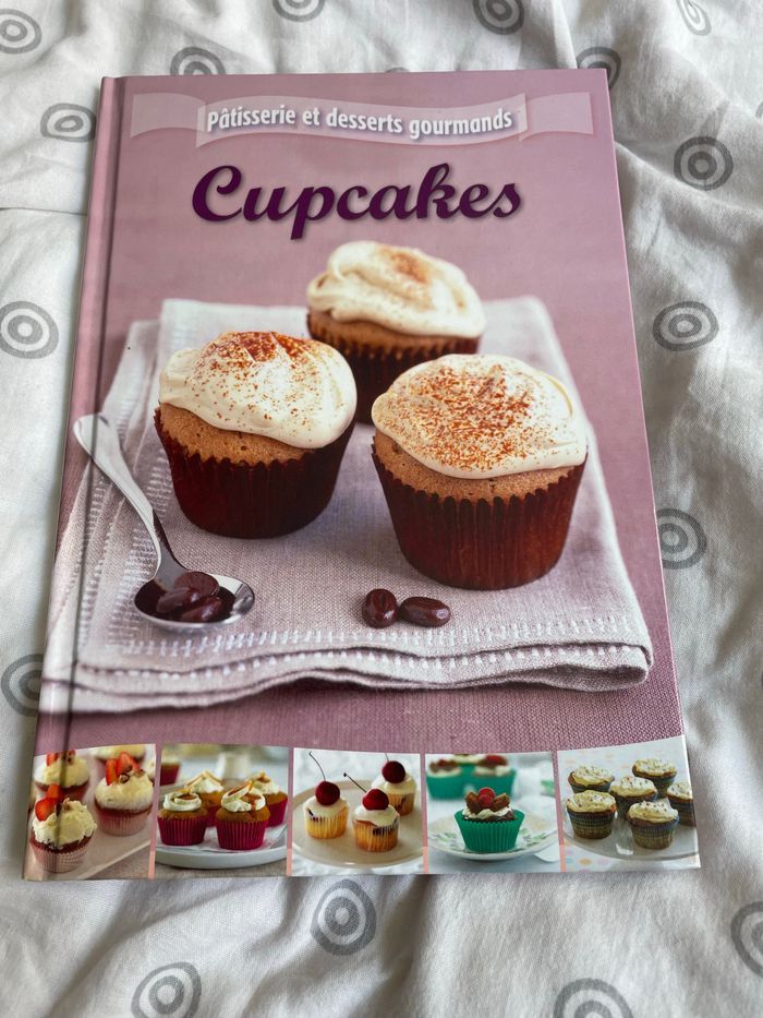 Livre cuisine cupcakes pâtisserie et desserts gourmands