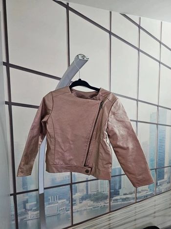 Veste simili cuir rose poudré taille 24mois