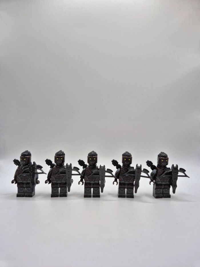 Figurines type lego 5 guerriers orcs seigneur des anneaux / hobbit