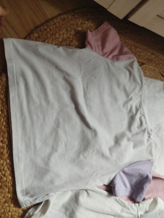 Lot t-shirts blancs roses TU shein 10ans - photo numéro 6